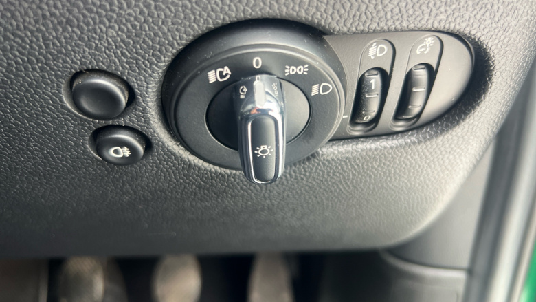 MINI Hatchback 1.5 Cooper Classic 3dr Petrol Hatchback